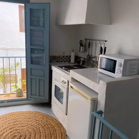 Village Town House With Sea Views And Roof Terrace *