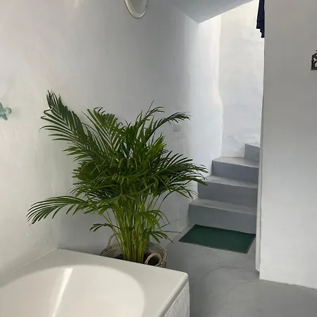Village Town House With Sea Views And Roof Terrace *
